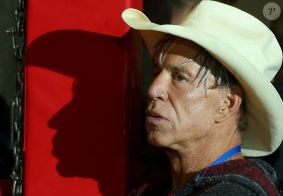Mickey Rourke, 62 ans, lors de la pesée à la veille de son combat de boxe contre Elliot Seymour, 29 ans, à Moscou, le 27 novembre 2014.