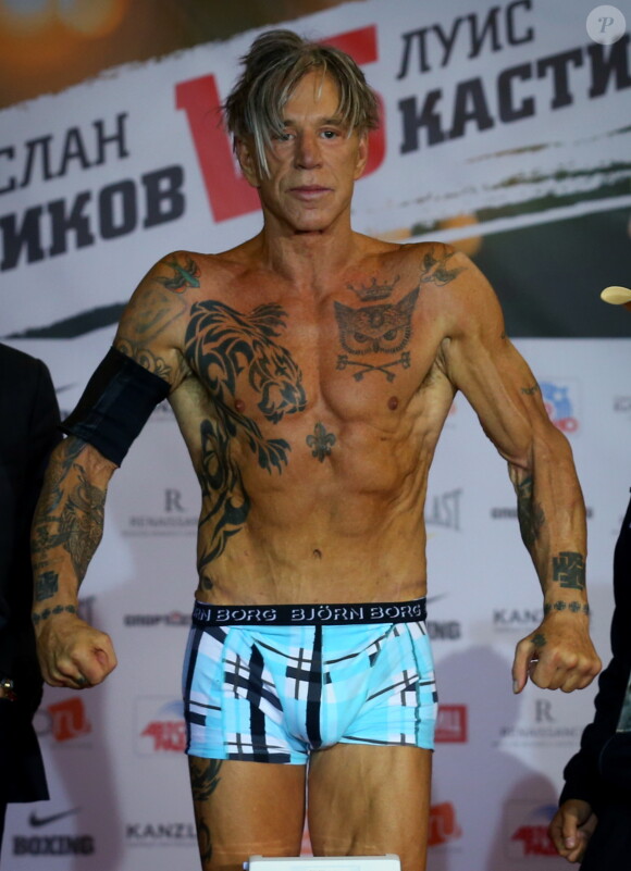 Mickey Rourke, 62 ans, lors de la pesée à la veille de son combat de boxe contre Elliot Seymour, 29 ans, à Moscou, le 27 novembre 2014.