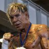 Mickey Rourke, 62 ans, lors d'une séance d'entraînement de boxe à Moscou le 26 novembre 2014, avant son combat contre Elliot Seymour, 29 ans.