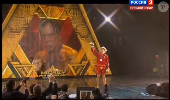 Mickey Rourke, 62 ans, est remonté sur le ring et a boxé le 28 novembre 2014 à Moscou contre Elliot Seymour, 29 ans, qui a abandonné au 2e round contre la star de The Wrestler.