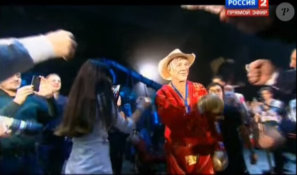 Mickey Rourke, 62 ans, est remonté sur le ring et a boxé le 28 novembre 2014 à Moscou contre Elliot Seymour, 29 ans, qui a abandonné au 2e round contre la star de The Wrestler.