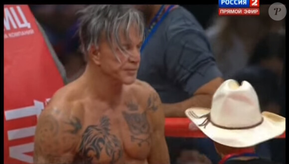Mickey Rourke, 62 ans, est remonté sur le ring et a boxé le 28 novembre 2014 à Moscou contre Elliot Seymour, 29 ans, qui a abandonné au 2e round contre la star de The Wrestler.