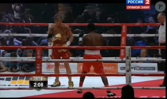 Mickey Rourke, 62 ans, est remonté sur le ring et a boxé le 28 novembre 2014 à Moscou contre Elliot Seymour, 29 ans, qui a abandonné au 2e round contre la star de The Wrestler.