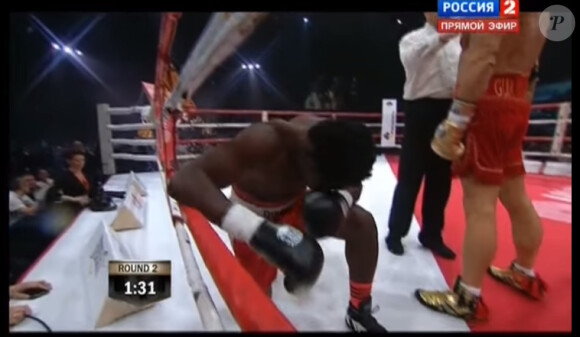 Mickey Rourke, 62 ans, est remonté sur le ring et a boxé le 28 novembre 2014 à Moscou contre Elliot Seymour, 29 ans, qui a abandonné au 2e round contre la star de The Wrestler.
