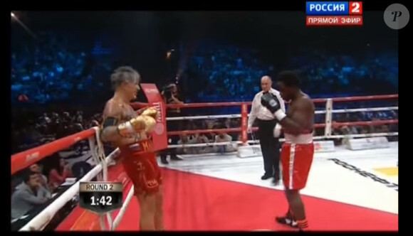 Mickey Rourke, 62 ans, est remonté sur le ring et a boxé le 28 novembre 2014 à Moscou contre Elliot Seymour, 29 ans, qui a abandonné au 2e round contre la star de The Wrestler.