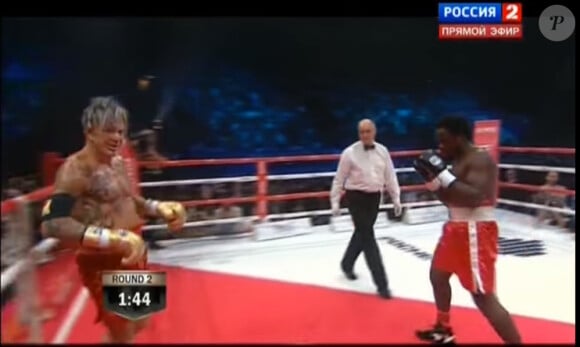 Mickey Rourke, 62 ans, est remonté sur le ring et a boxé le 28 novembre 2014 à Moscou contre Elliot Seymour, 29 ans, qui a abandonné au 2e round contre la star de The Wrestler.