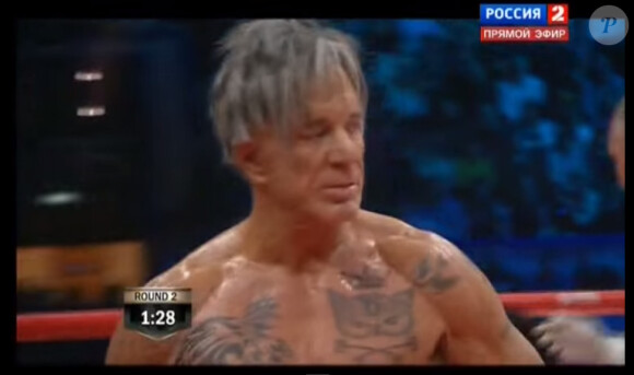 Mickey Rourke, 62 ans, est remonté sur le ring et a boxé le 28 novembre 2014 à Moscou contre Elliot Seymour, 29 ans, qui a abandonné au 2e round contre la star de The Wrestler.