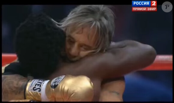 Mickey Rourke, 62 ans, est remonté sur le ring et a boxé le 28 novembre 2014 à Moscou contre Elliot Seymour, 29 ans, qui a abandonné au 2e round contre la star de The Wrestler.