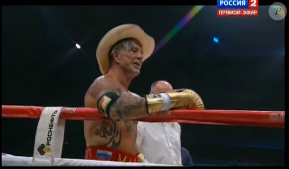 Mickey Rourke, 62 ans, est remonté sur le ring et a boxé le 28 novembre 2014 à Moscou contre Elliot Seymour, 29 ans, qui a abandonné au 2e round contre la star de The Wrestler.