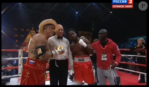 Mickey Rourke, 62 ans, est remonté sur le ring et a boxé le 28 novembre 2014 à Moscou contre Elliot Seymour, 29 ans, qui a abandonné au 2e round contre la star de The Wrestler.