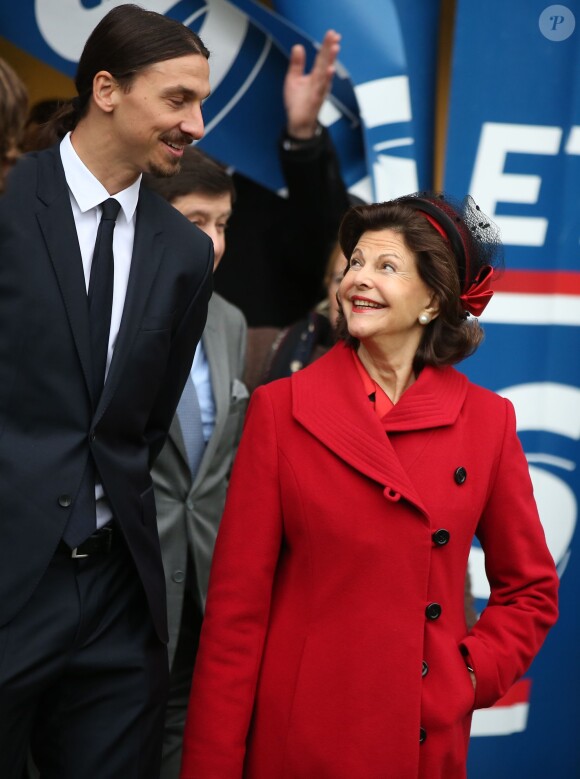 La reine Silvia de Suède et Zlatan Ibrahimovic, complicesau Parc des Princes à Paris, le 2 décembre 2014