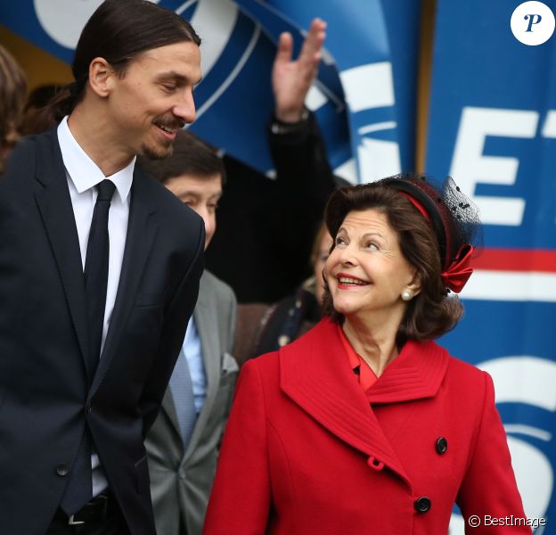 La reine Silvia de Suède et Zlatan Ibrahimovic, complicesau Parc des Princes à Paris, le 2 décembre 2014