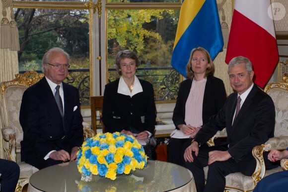 Le président de l'Assemblée Nationale Claude Bartolone reçoit le roi Carl XVI Gustaf de Suède le 3 décembre 2014 à Paris