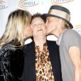  Sharon Stone, sa soeur Kelly et sa mère Dorothy à la 10e soirée annuelle  Hollywood Bag Ladies Luncheon  pour l'association LUPUS LA à Beverly Hills le 1er novembre 2012. 
  