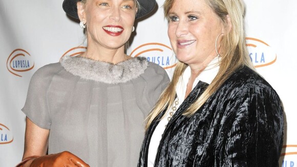 Sharon Stone révèle que sa soeur Kelly est gravement malade...
