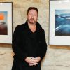 Le photographe Julian Lennon lors du vernissage de son exposition "Charlène Wittstock" à la Galerie Art Cube à Paris, le 4 décembre 2014.