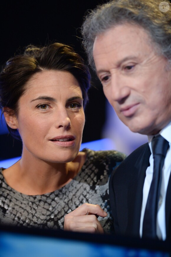 Alessandra Sublet et Michel Drucker lors du 28e Téléthon, le 6 décembre 2014 à Paris face à la Tour Eiffel.