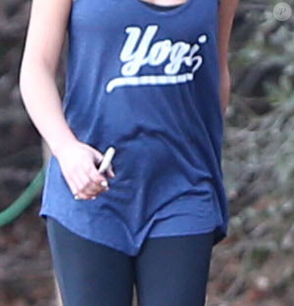Exclusif - Lea Michele : un petit ventre rond qui en dit long ?. Promenade sur les hauteurs de Studio City, le 6 décembre 2014.