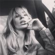 Abbey Clancy s'ennuie dans les bouchons, photo publiée sur son compte Instagram le 19 septembre 2014