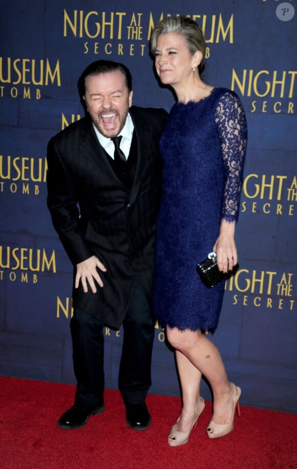 Ricky Gervais et Jane Fallon à la première de La Nuit au Musée 3 : Le Secret des Pharaons au Ziegfeld Theater, New York, le 11 décembre 2014.