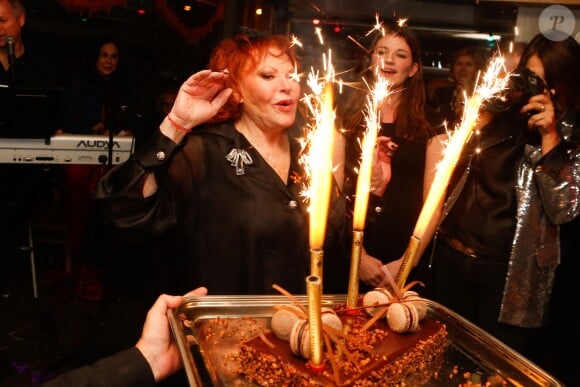 Exclusif - Régine - Soirée Guinguette au restaurant "Ma Cocotte" à Saint-Ouen le 13 décembre 2014