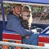 Exclusif - Anna Faris et son mari Chris Pratt emmènent leur fils Jack, deux ans, au Travel Town Museum à Los Angeles, le 14 décembre 2014.
