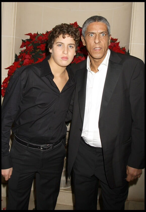 Samy Naceri et son fils Julian à Paris le 1er décembre 2008. 
