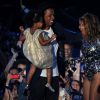 Blue Ivy, Jay Z et Beyoncé lors des MTV Video Music Awards 2014 au Forum. Inglewood, le 24 août 2014.