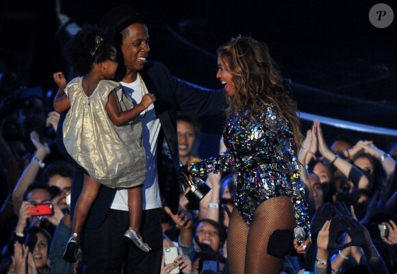 Blue Ivy, Jay Z et Beyoncé lors des MTV Video Music Awards 2014 au Forum. Inglewood, le 24 août 2014.