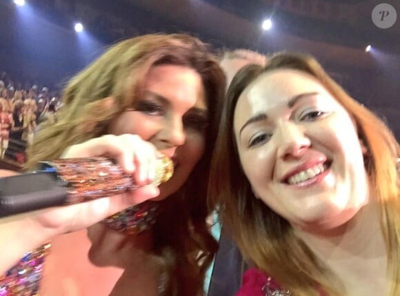 Shania Twain et une fan en mode selfie, le 13 décembre 2014 à Las Vegas