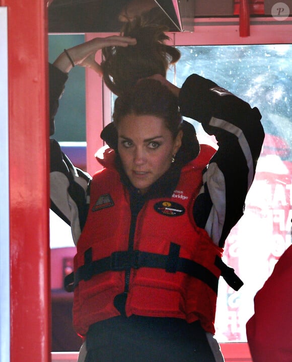 Kate Middleton et ses cheveux, le 13 avril 2014 lors d'une séance d'activités nautiques à Queenstown en Nouvelle-Zélande.