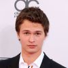 Ansel Elgort lors de la soirée "American Music Awards" à Los Angeles, le 23 novembre 2014.