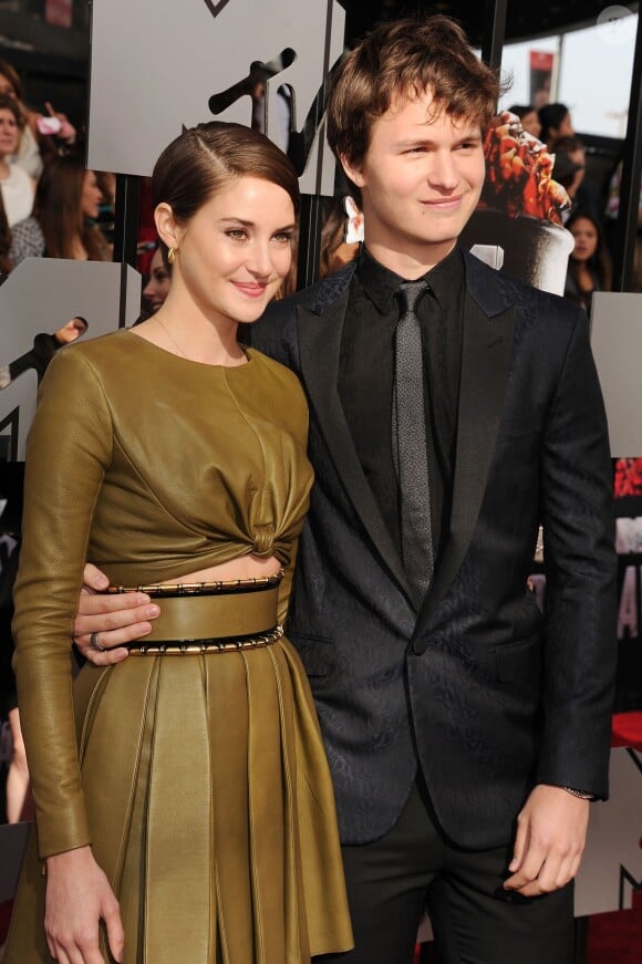 Shailene Woodley et Ansel Elgort lors de la soirée des MTV Movie Awards 2014 à Los Angeles, le 13 Avril 2014.