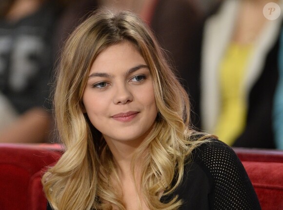 Louane Emera - Enregistrement de l'émission "Vivement Dimanche" à Paris le 3 décembre 2014. L'émission sera diffusée le 07 Décembre 2014.