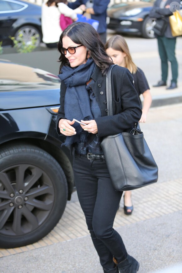 Courteney Cox, son fiancé, Johnny McDaid, et sa fille, Coco, sont allés faire du shopping chez Barney's à Los Angeles, le 18 décembre 2014.