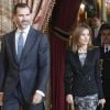 Le roi Felipe VI et la reine Letizia d'Espagne ont pris part le 19 décembre 2014 à la réunion du comité directeur de la Fondation Prince de Gérone au palais royal à Madrid, le 19 décembre 2014.