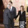 Le roi Felipe VI et la reine Letizia d'Espagne ont pris part le 19 décembre 2014 à la réunion du comité directeur de la Fondation Prince de Gérone au palais royal à Madrid, le 19 décembre 2014.