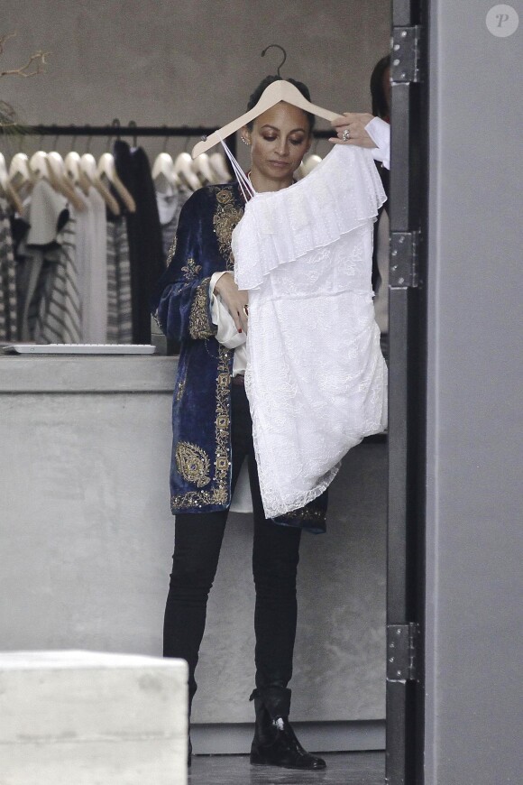 Nicole Richie est allée faire du shopping à Malibu le 19 décembre 2014
