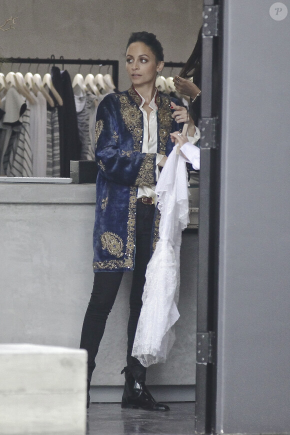 Nicole Richie est allée faire du shopping à Malibu le 19 décembre 2014