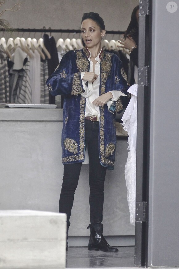 Nicole Richie est allée faire du shopping à Malibu le 19 décembre 2014