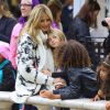 Heidi Klum emmène ses enfants Leni, Henry, Johan et Lou au centre commercial The Grove à Los Angeles, le 20 décembre 2014.