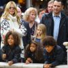 Heidi Klum emmène ses enfants Leni, Henry, Johan et Lou au centre commercial The Grove à Los Angeles, le 20 décembre 2014.