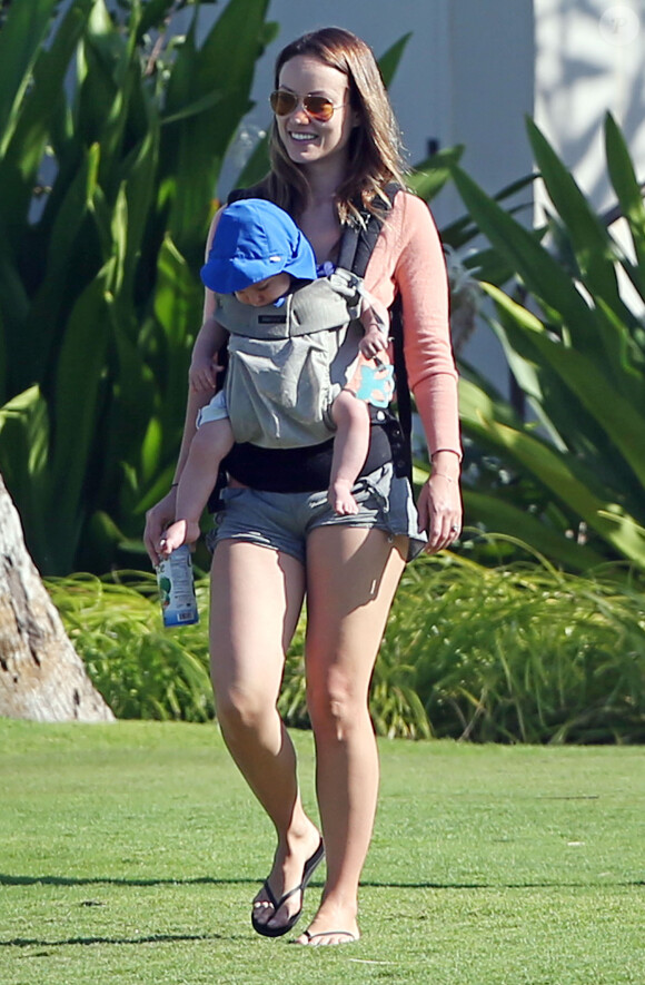 Exclusif - Olivia Wilde et son fils Otis en vacances à Hawaii, le 20 décembre 2014.