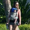 Exclusif - Olivia Wilde radieuse et à la cool avec son fils Otis en vacances à Hawaii, le 20 décembre 2014.