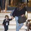 Drew Barrymore avec sa fille font du shopping pour Noël à Beverly Hills, le 21 décembre 2014.