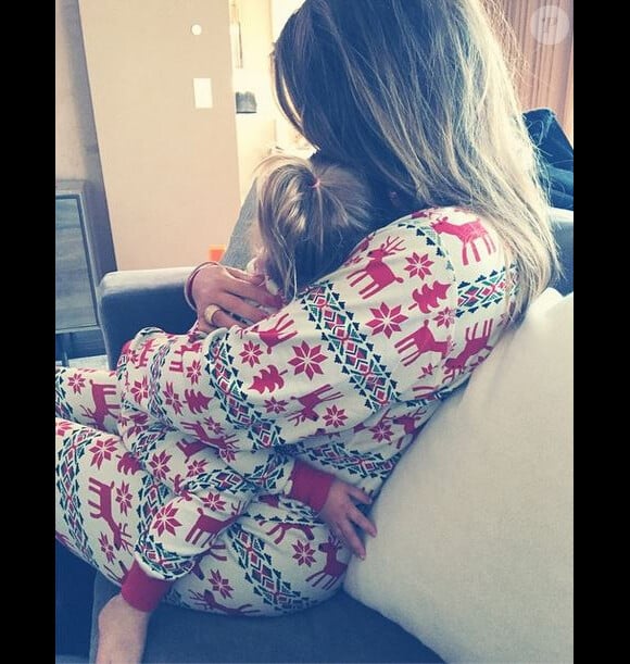Khloé Kardashian et sa nièce Penelope au lendemain du réveillon de Noël de la famille Kardashian. Los Angeles, le 24 décembre 2014.