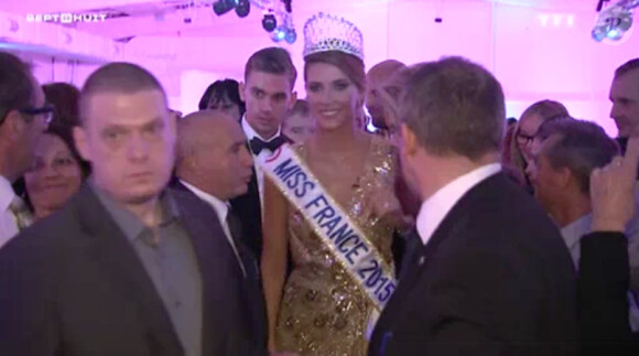 Camille Cerf au dîner de gala de Miss France 2015, le soir de l'élection, le 6 décembre dernier. Elle retrouve l'espace de quelques secondes son chéri Maxime. Images diffusées dans le magazine "Sept à huit" sur TF1. Le 14 décembre 2014.