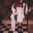  Kendall et Kylie Jenner, divines en robes blanches lors de la soirée de Noël de la famille Kardashian. Los Angeles, le 24 décembre 2014. 