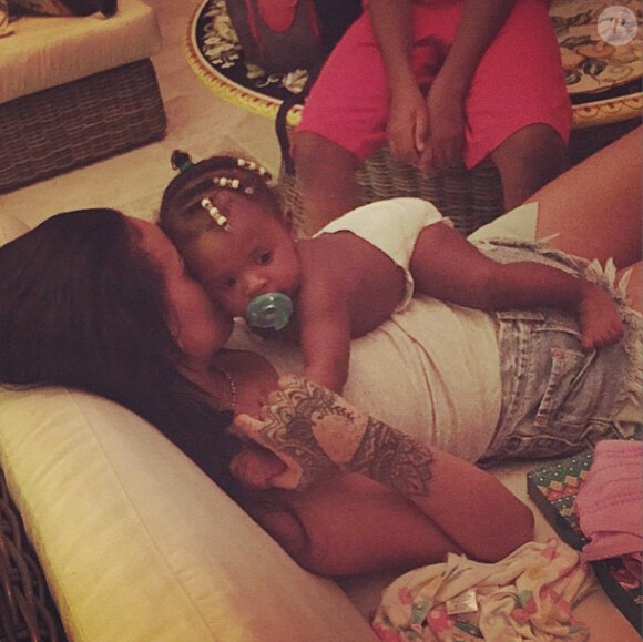 Rihanna sur Instagram, en famille à La Barbade, le 25 décembre 2014