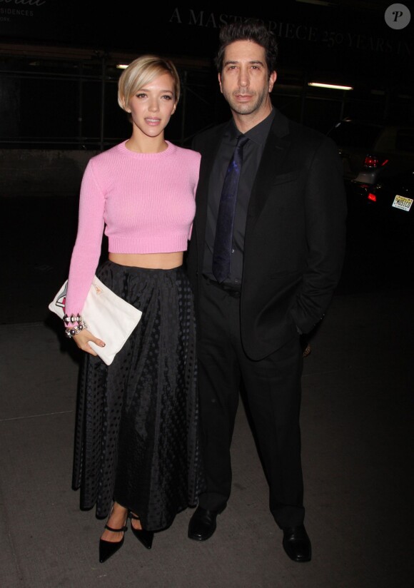 David Schwimmer et Zoe Buckman arrivant a la projection speciale de « White Gold » au Musee d'Art Moderne (MOMA), a New York le 12 Novembre 2013. 
